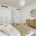 Large With Sea View, Indoor Pool Apartment *