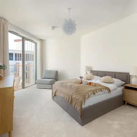 Large With Sea View, Indoor Pool Apartment