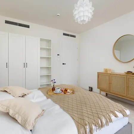 Large With Sea View, Indoor Pool Apartment *