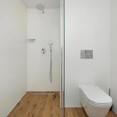 Large With Sea View, Indoor Pool Apartment