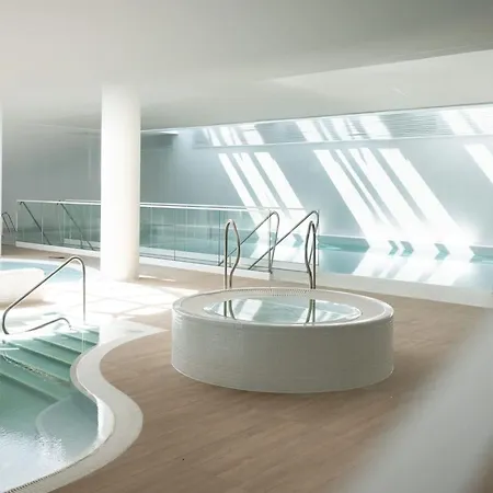 Apartment Large With Sea View, Indoor Pool